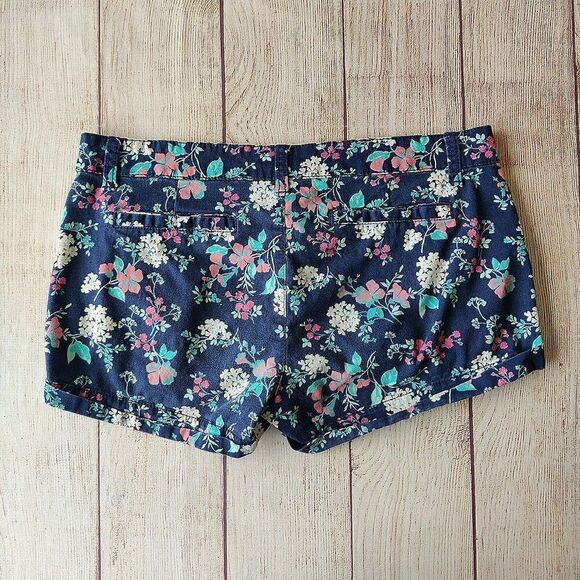 SO navy floral cuffed 2" summer shorts sz 7 - Picture 2 of 8